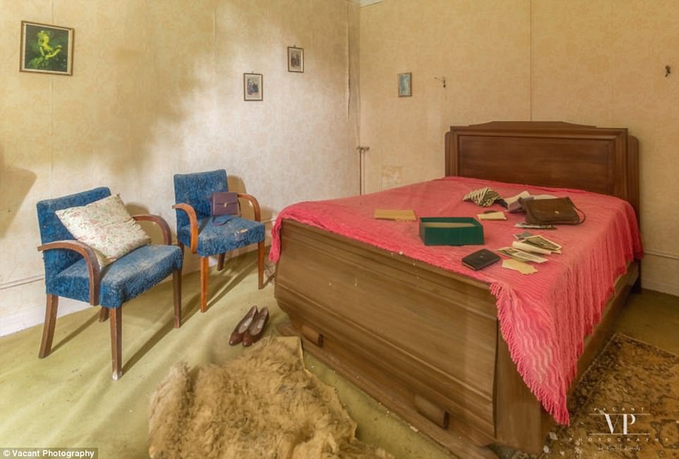 Фотография: Внутри таинственного французского особняка, который 20 лет стоит заброшенным №11 - BigPicture.ru