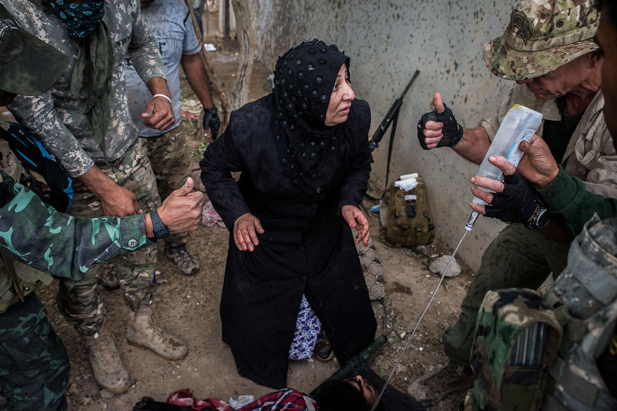 Фотография: Убить или быть убитым: остросюжетные кадры антитеррористической операции в Ираке №17 - BigPicture.ru