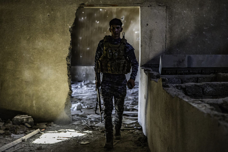 Фотография: Убить или быть убитым: остросюжетные кадры антитеррористической операции в Ираке №4 - BigPicture.ru