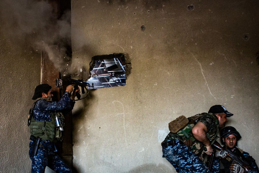 Фотография: Убить или быть убитым: остросюжетные кадры антитеррористической операции в Ираке №6 - BigPicture.ru