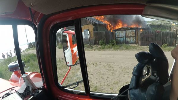 Фотография: Эпичная битва в Чите: пожарный снял тушение огня на экшен-камеру №5 - BigPicture.ru