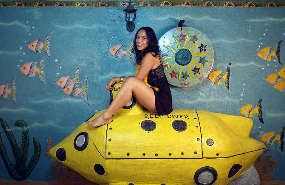 Фотография: Kiss Me: колумбийский мотель на час, где можно сыграть в любую ролевую игру №10 - BigPicture.ru