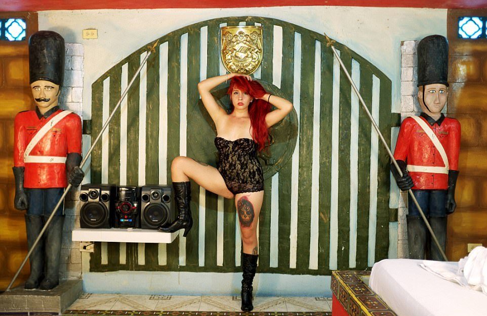 Фотография: Kiss Me: колумбийский мотель на час, где можно сыграть в любую ролевую игру №13 - BigPicture.ru