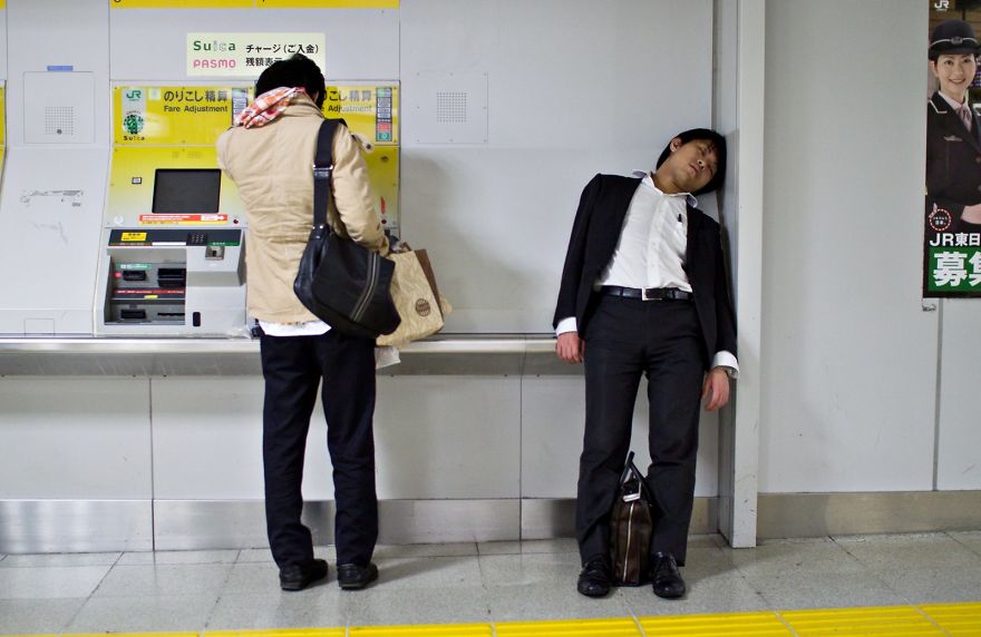 Фотография: Человек-машина: трагикомичная жизнь японского офисного планктона №3 - BigPicture.ru