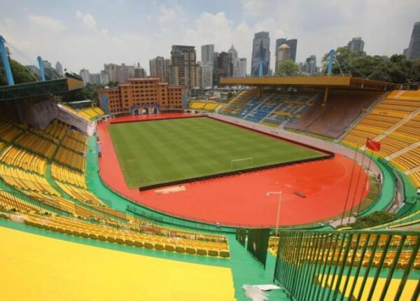 Все по фэншую: китайский клуб покрасил стадион в золотой цвет на удачу, и это прокатило
