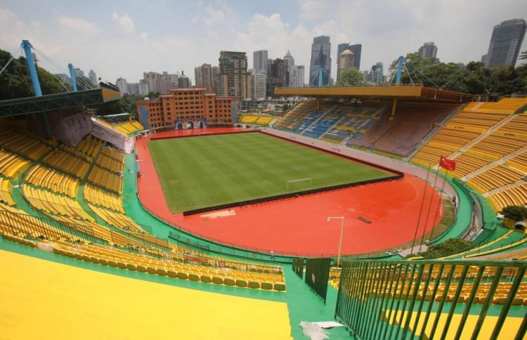 Фотография: Все по фэншую: китайский клуб покрасил стадион в золотой цвет на удачу, и это прокатило №3 - BigPicture.ru