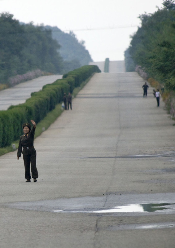 Фотография: Галопом по Корее: реальная жизнь КНДР из окна автомобиля №14 - BigPicture.ru