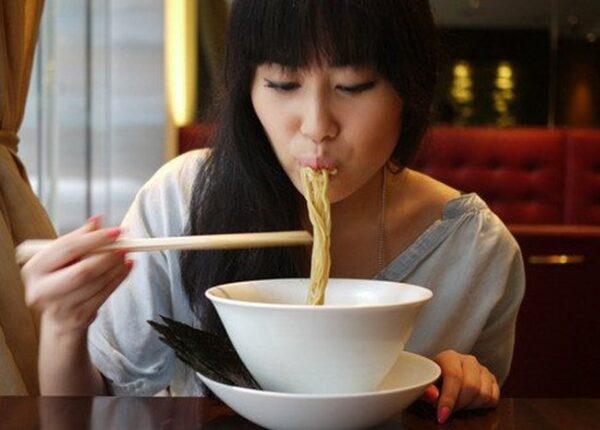 Предъявите ваши льготы: китайский ресторан предлагает скидки в зависимости от объема груди