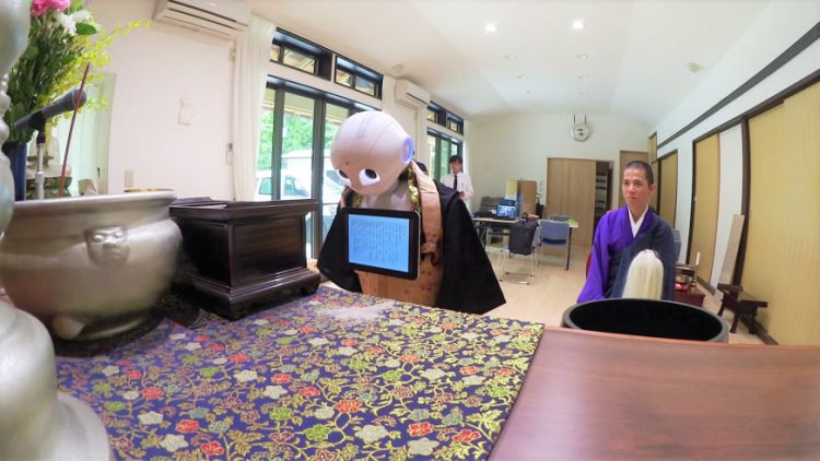 Фотография: Буддийские роботы в Японии предлагают ритуальные услуги дешевле, чем священники №3 - BigPicture.ru