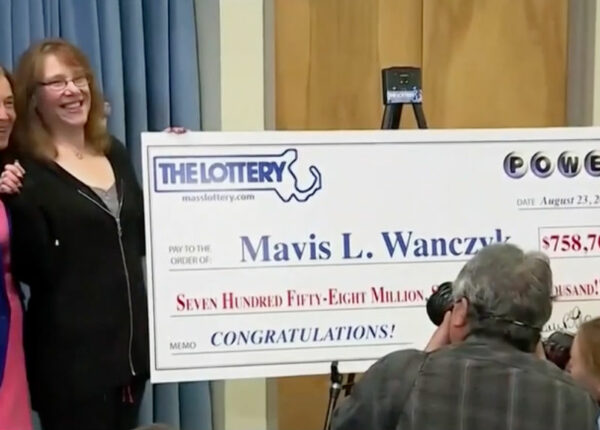 Сбылась голубая мечта: американка выиграла в лотерею 758 миллионов долларов и тут же уволилась