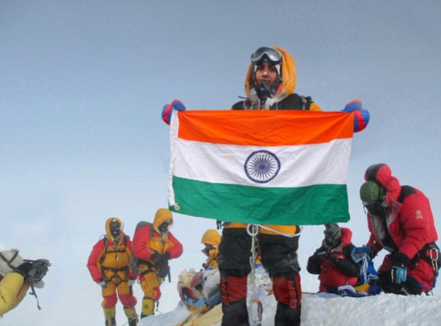 Фотография: Индийских полицейских уволили за ложь о покорении Эвереста №5 - BigPicture.ru