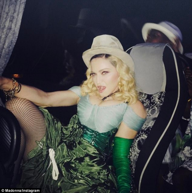 Фотография: Мадонна впервые показала всех своих шестерых детей №2 - BigPicture.ru