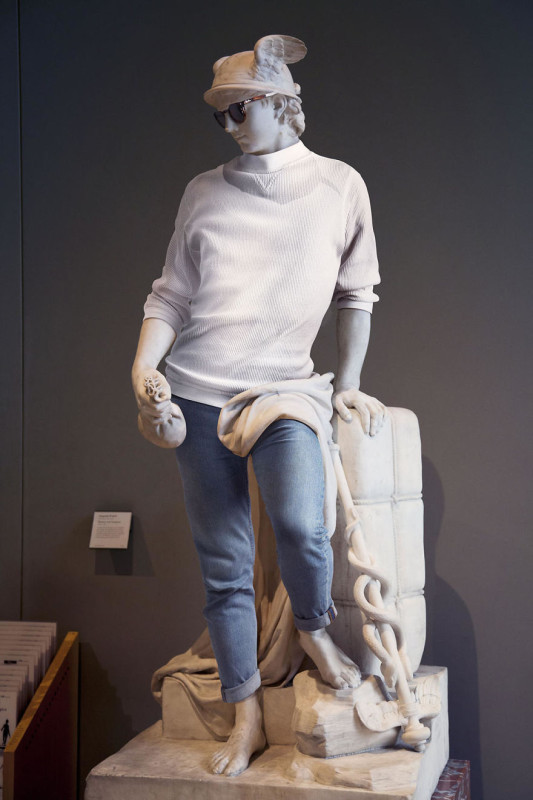 Фотография: Аполлон в Ray Ban: вторая часть нашумевшей серии одетых скульптур №8 - BigPicture.ru