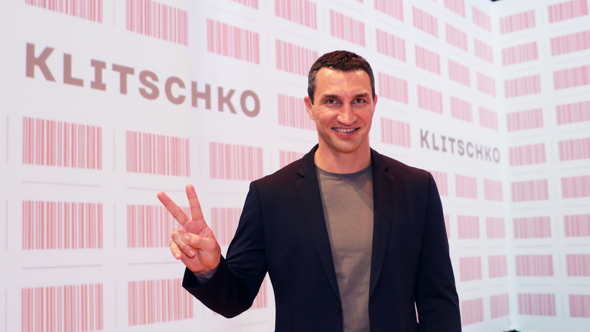 Фотография: Вот это нокаут: Владимир Кличко объявил о завершении карьеры №8 - BigPicture.ru