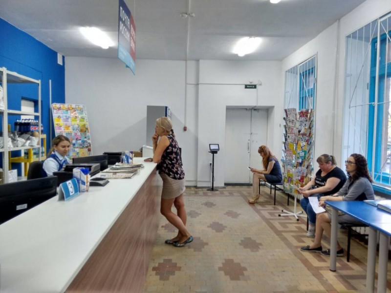 Фотография: Молодец, интернет! Соцсети высмеяли омское отделение почты, и его мигом отремонтировали №6 - BigPicture.ru