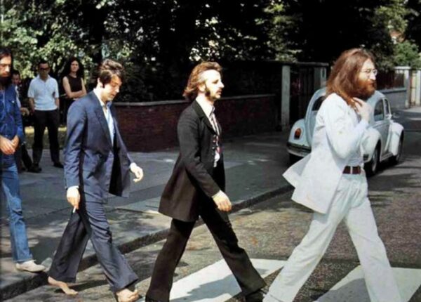 За кадром знаменитой фотосессии The Beatles для обложки к альбому Abbey Road