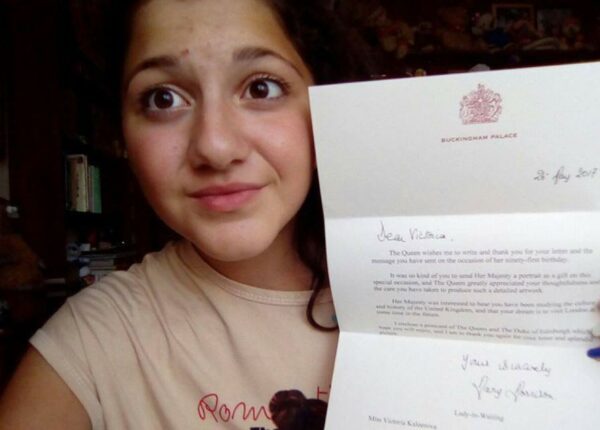 Корона шлет привет: новосибирская школьница получила письмо от королевы Великобритании