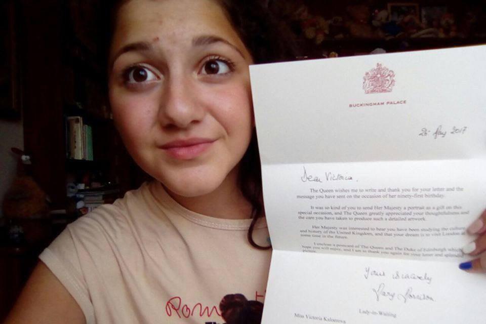 Фотография: Корона шлет привет: новосибирская школьница получила письмо от королевы Великобритании №1 - BigPicture.ru