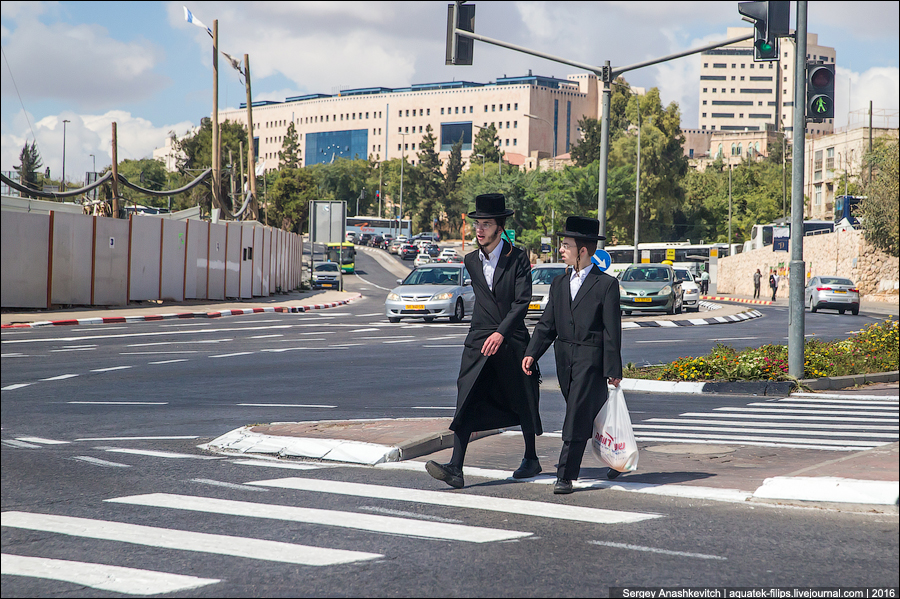 Фотография: Люди в черном: почему у евреев такая одежда №3 - BigPicture.ru