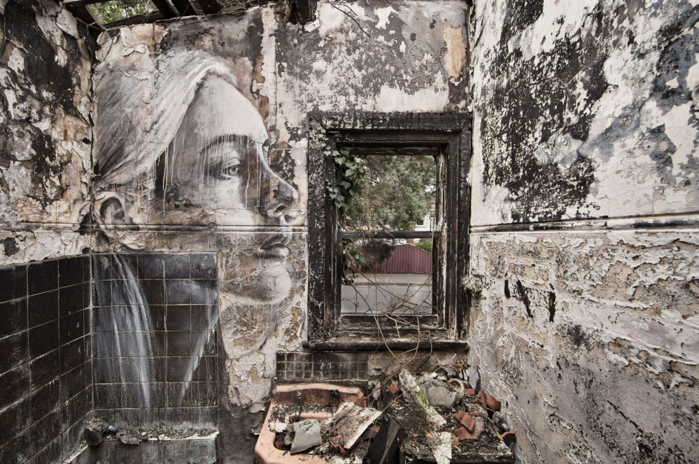 Фотография: Мимолетная красота: женские портреты в заброшенных домах №3 - BigPicture.ru