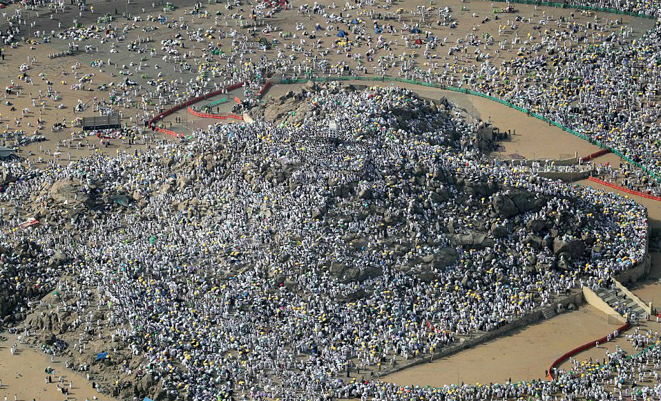 Фотография: Два миллиона мусульман собрались на горе Арафат для кульминации хаджа №1 - BigPicture.ru