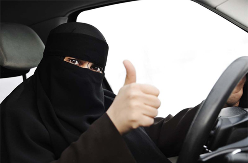 Фотография: Женщины в Саудовской Аравии теперь у руля №1 - BigPicture.ru