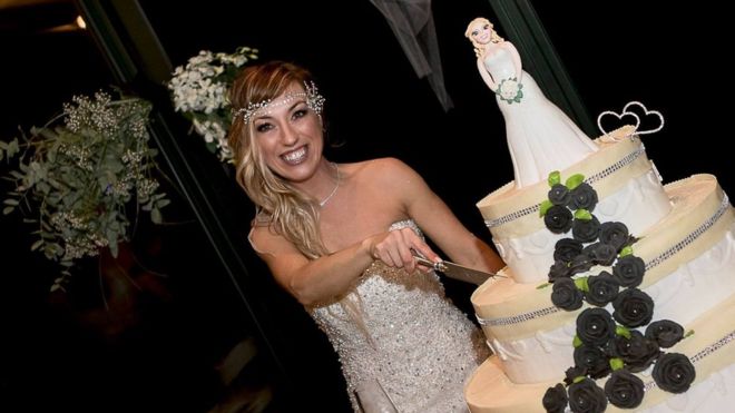 Фотография: Сказка без принца: итальянка вышла замуж сама за себя №2 - BigPicture.ru