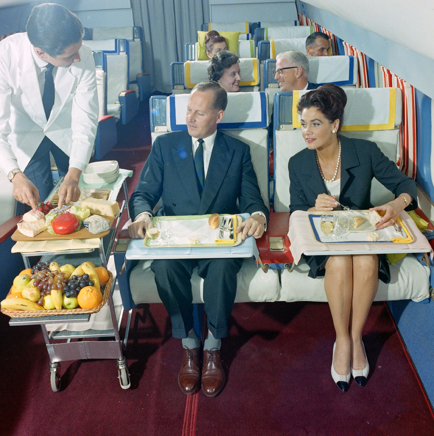 Фотография: Как выглядел бизнес-класс швейцарской авиакомпании в 60-е №6 - BigPicture.ru