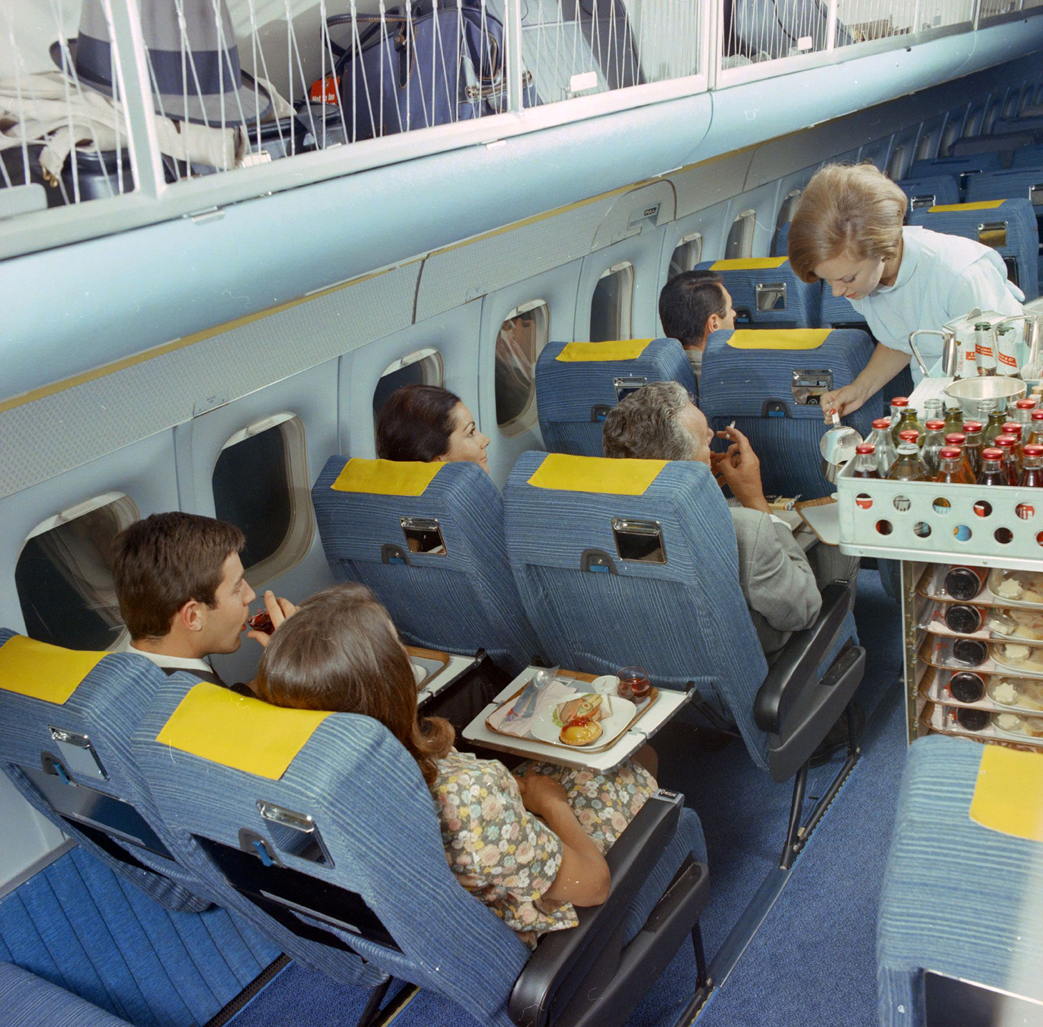 Фотография: Как выглядел бизнес-класс швейцарской авиакомпании в 60-е №9 - BigPicture.ru