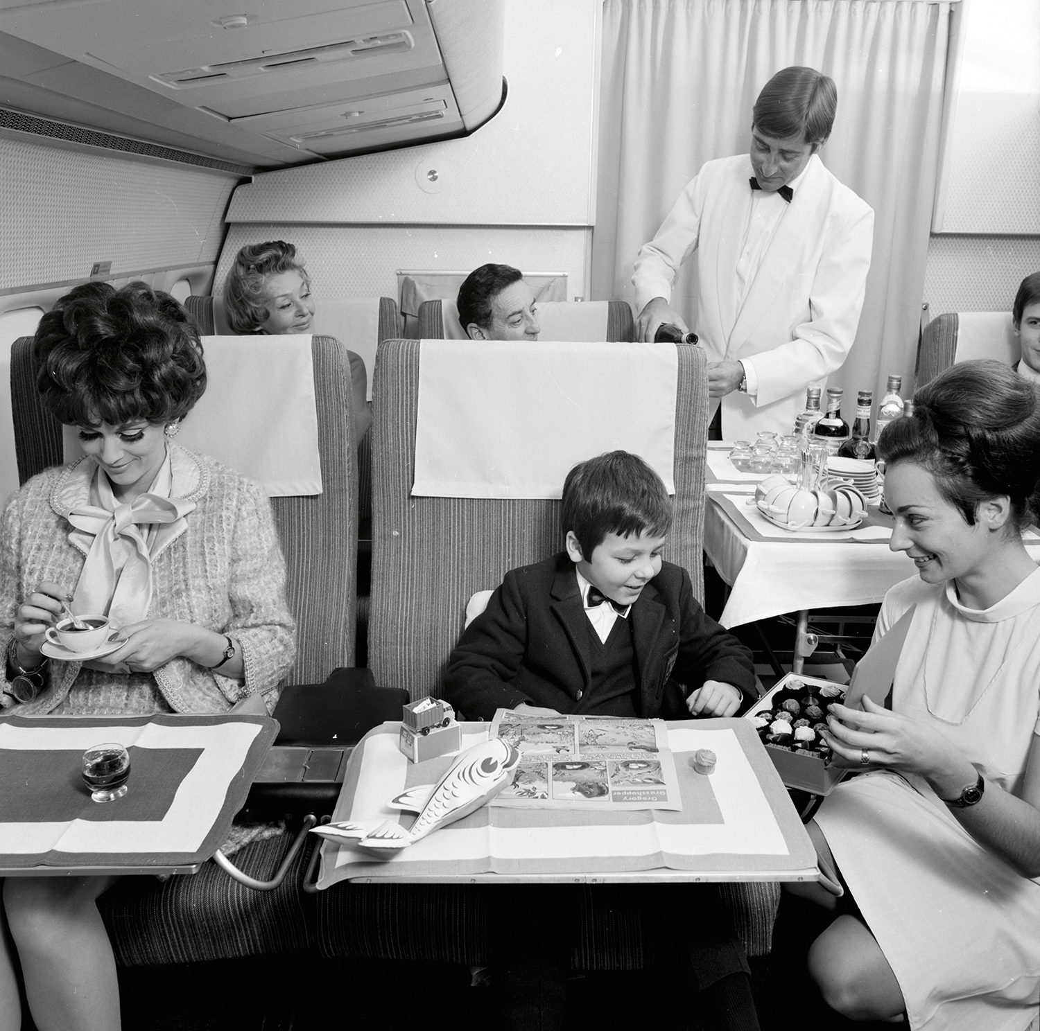 Фотография: Как выглядел бизнес-класс швейцарской авиакомпании в 60-е №5 - BigPicture.ru