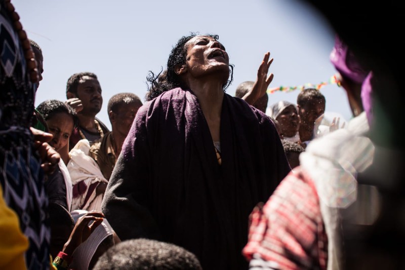 Фотография: Пражский фотограф снял обряд экзорцизма в Эфиопии №21 - BigPicture.ru