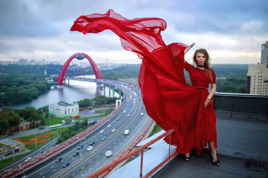 Фотография: Мир под юбкой: российская путешественница покорила инстаграм фотографиями в воздушных платьях №32 - BigPicture.ru