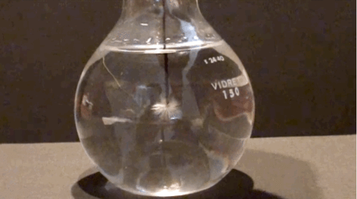 12 химических реакций, которые больше похожи на магию