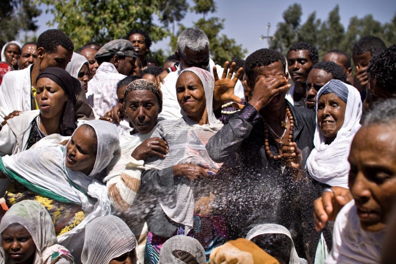 Фотография: Пражский фотограф снял обряд экзорцизма в Эфиопии №9 - BigPicture.ru