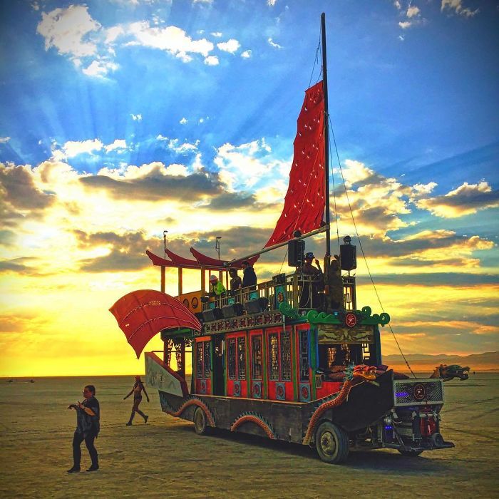 Фотография: Радужный пони и грузовик с рогами: лучшие фотографии с Burning Man 2017 №28 - BigPicture.ru