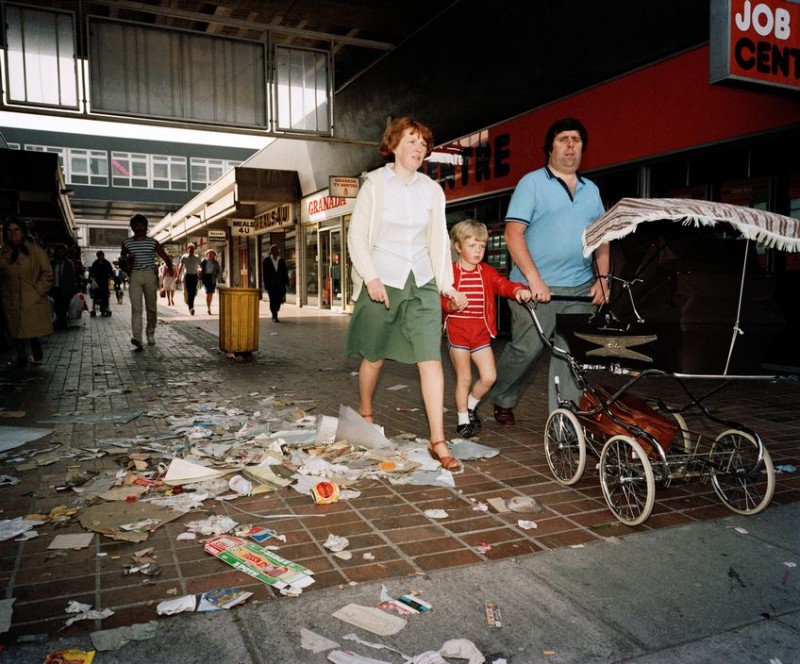 Фотография: Как жил Ливерпуль в начале 80-х: откровенные фото скандального фотожурналиста Мартина Парра №13 - BigPicture.ru