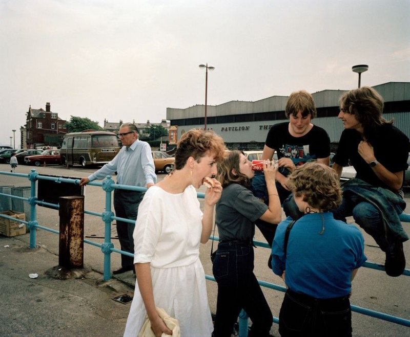 Фотография: Как жил Ливерпуль в начале 80-х: откровенные фото скандального фотожурналиста Мартина Парра №23 - BigPicture.ru