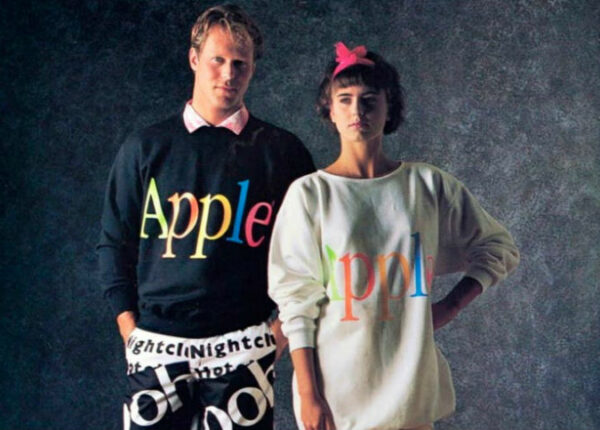 Оказывается, без Стива Джобса в 1980-е годы Apple продавала одежду