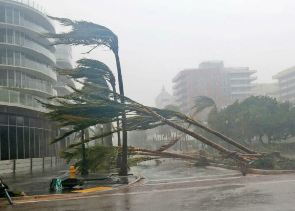 «Самый страшный ураган столетия» «Ирма» уже погубил 25 человек, и это только начало