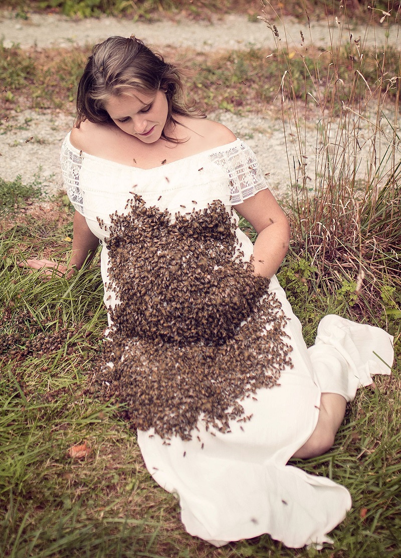 Фотография: Жу-жу-жутковатые кадры: беременная американка устроила фотосессию с роем пчел №6 - BigPicture.ru