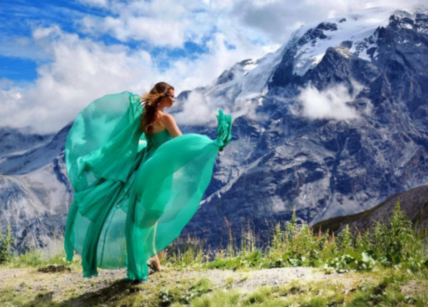 Мир под юбкой: российская путешественница покорила инстаграм фотографиями в воздушных платьях