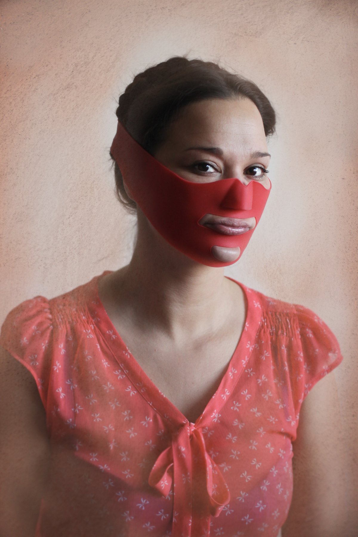 Фотография: Прищепка на нос и утиные губы: на что готовы женщины ради красоты и молодости №2 - BigPicture.ru