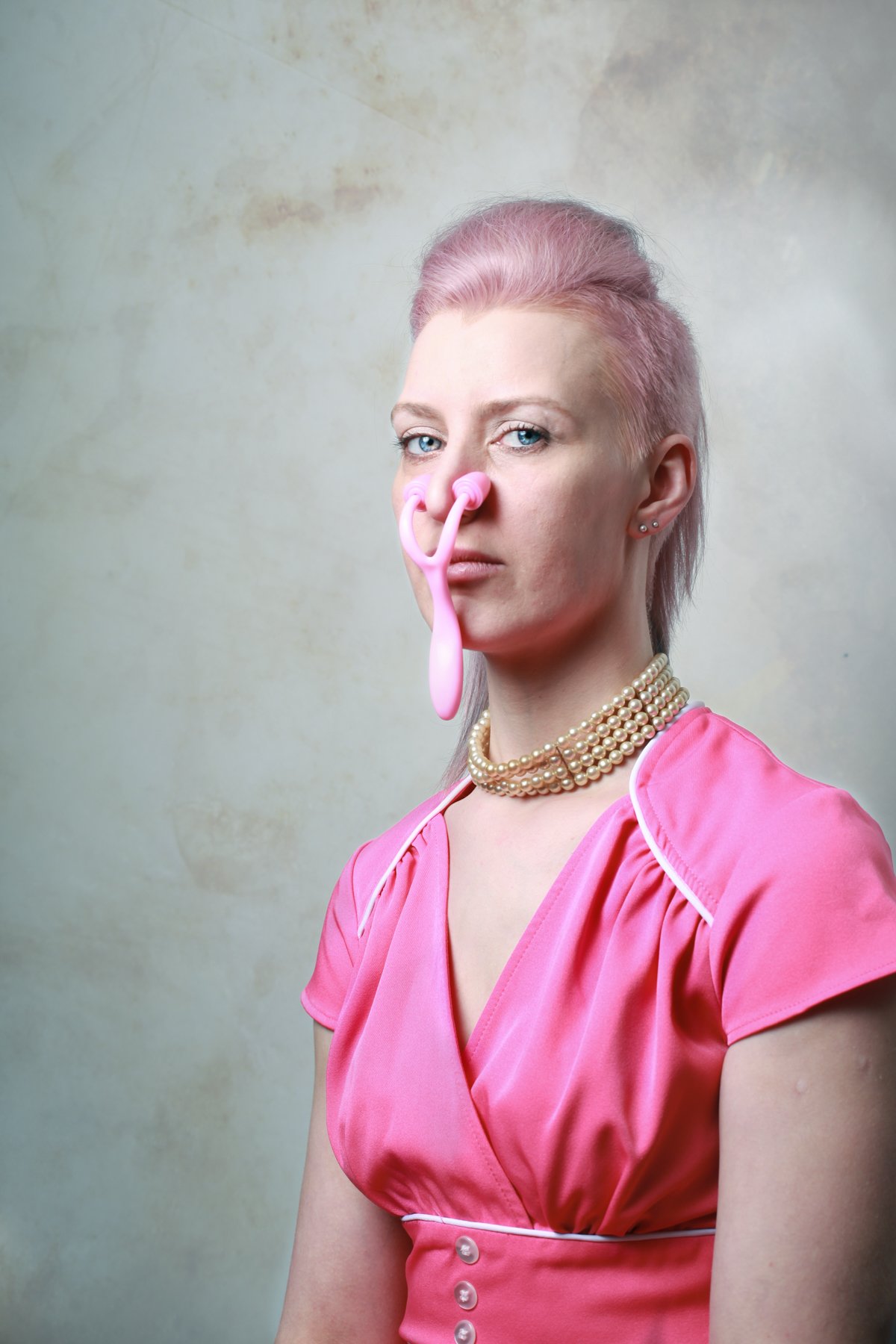 Фотография: Прищепка на нос и утиные губы: на что готовы женщины ради красоты и молодости №10 - BigPicture.ru
