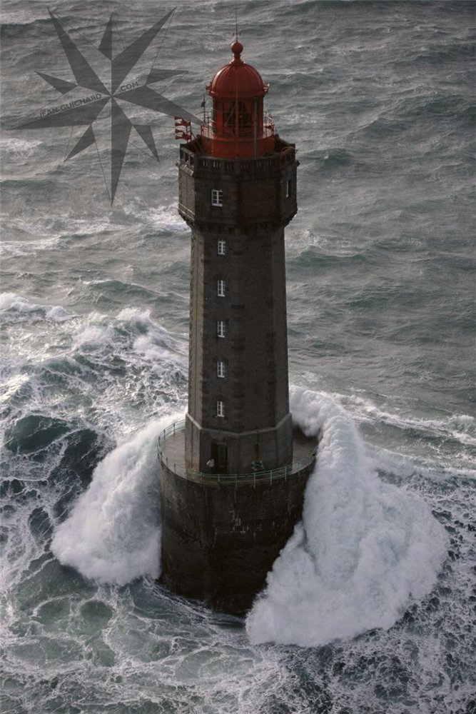 Фотография: Посреди бури: выжил ли смотритель маяка с легендарной фотографии? №9 - BigPicture.ru