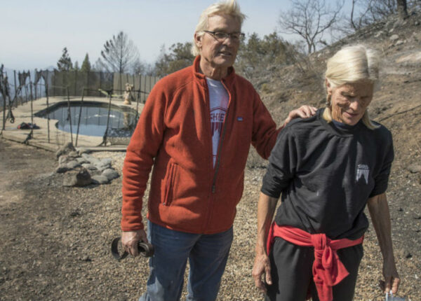Пара из Калифорнии спаслась от пожара, просидев шесть часов в бассейне