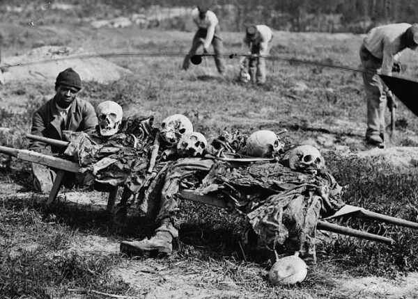 Ужасающие фотографии жертв самой кровопролитной войны в истории США