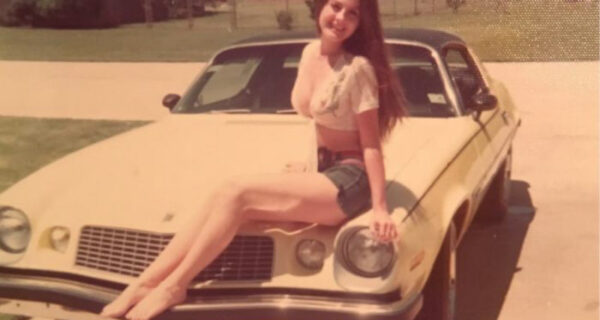 «Были люди в наше время»: ретрофотографии родителей, которые круче своих детей