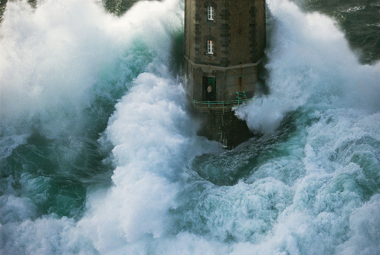 Фотография: Посреди бури: выжил ли смотритель маяка с легендарной фотографии? №13 - BigPicture.ru