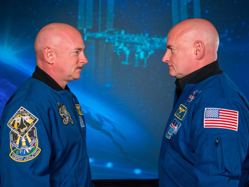 Фотография: НАСА отправило одного из братьев-близнецов в космос, и он вернулся чужим №4 - BigPicture.ru