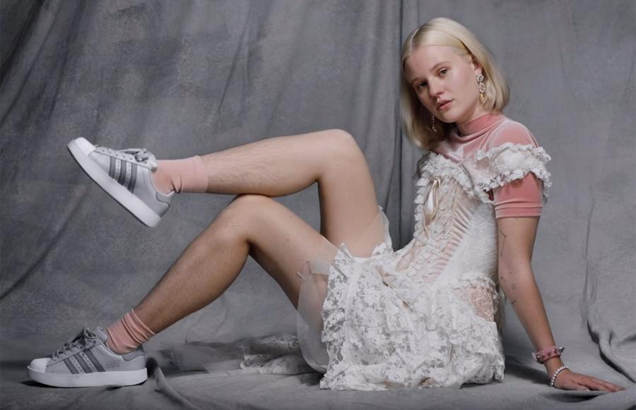 Фотография: Поклонники adidas оказались не готовы к мохнатым ногам в инстаграме бренда №2 - BigPicture.ru